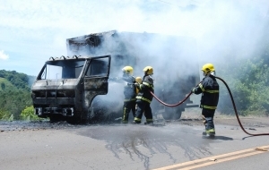 Incêndio em Caminhão na SC 150 Piratuba - SC